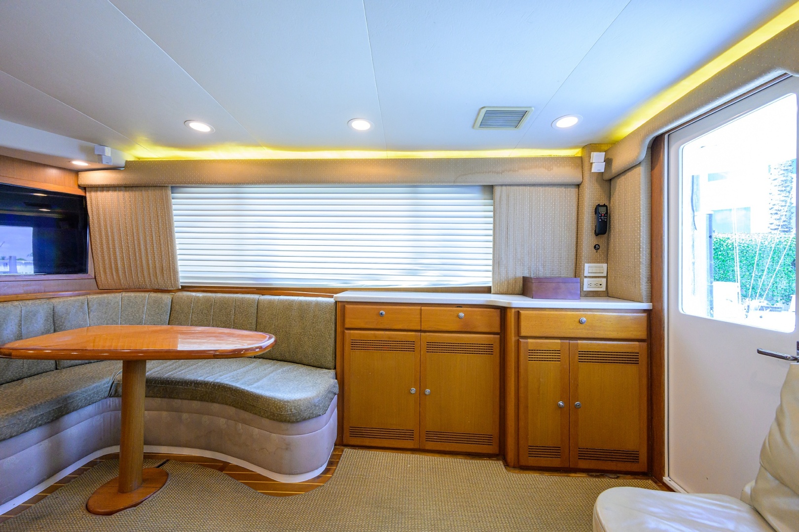Cabo-48 Flybridge 2003-Bad Boyz Pompano Beach-Florida-United States-Cabo 48  Bad Boyz  Salon-6080210 | Thumbnail