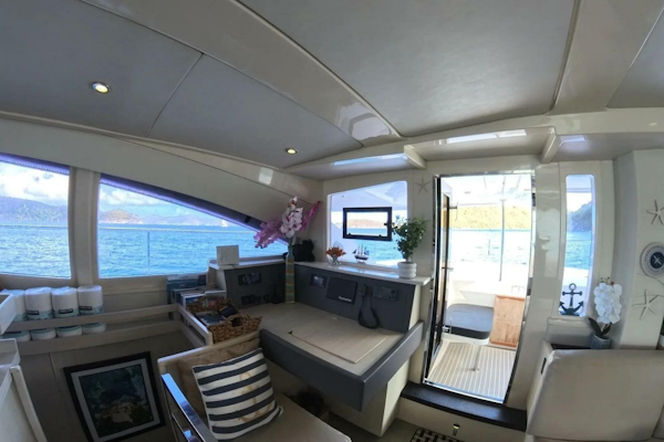 Leopard-51PC 2014-Somewhere hot Roadtown-Virgin Islands (British)-6079625