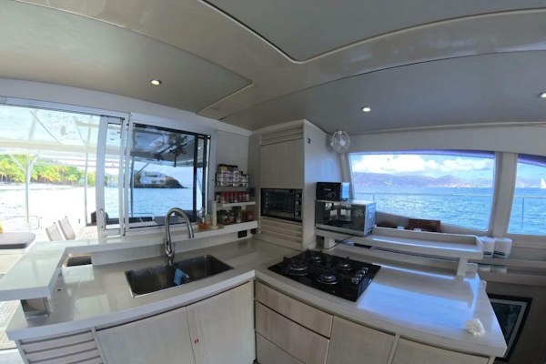 Leopard-51PC 2014-Somewhere hot Roadtown-Virgin Islands (British)-6079630