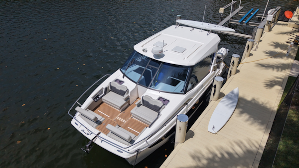 Aquila-36 Sport 2025 -miami-Florida-United States-6081902
