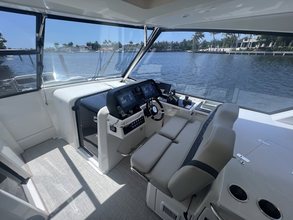 Aquila-36 Sport 2025 -miami-Florida-United States-6081995