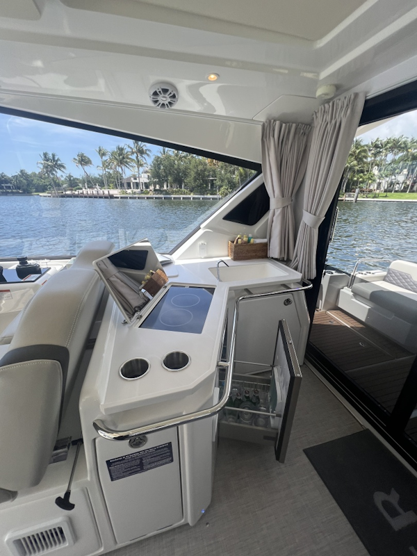 Aquila-36 Sport 2025 -miami-Florida-United States-6081982