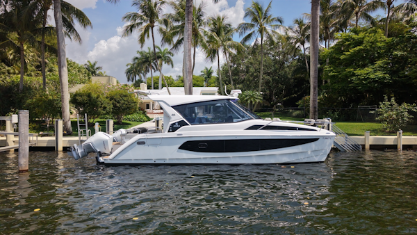 Aquila-36 Sport 2025 -miami-Florida-United States-6081888