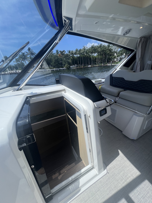 Aquila-36 Sport 2025 -miami-Florida-United States-6081979