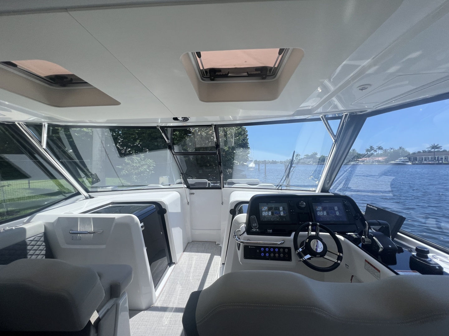 Aquila-36 Sport 2025 -miami-Florida-United States-6081950 | Thumbnail