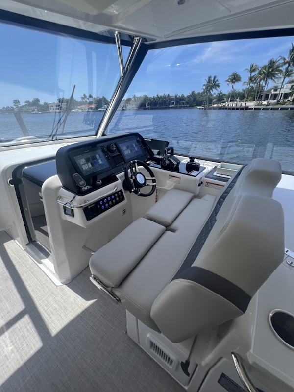 Aquila-36 Sport 2025 -miami-Florida-United States-6081987