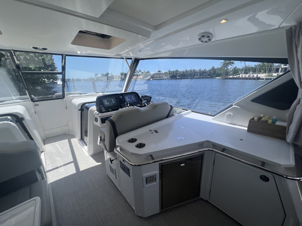Aquila-36 Sport 2025 -miami-Florida-United States-6081952