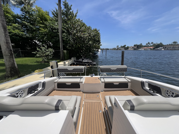 Aquila-36 Sport 2025 -miami-Florida-United States-6082016