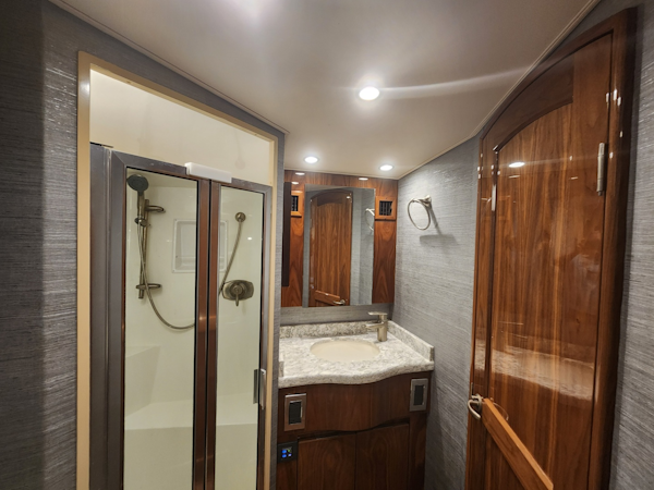 Viking-48 Sport Tower 2018-Sea Suite Freeport-Texas-United States-6082303
