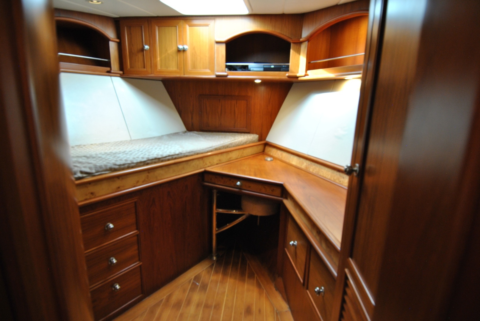 Grand Alaskan-Raised Pilothouse 2002-WANDERER Naples-Florida-United States-Crew Quarters/Guest Cabin-6109701 | Thumbnail