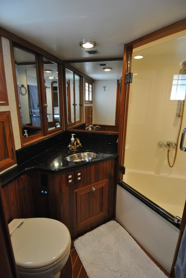 Grand Alaskan-Raised Pilothouse 2002-WANDERER Naples-Florida-United States-Ensuite in Owners Stateroom-6089223
