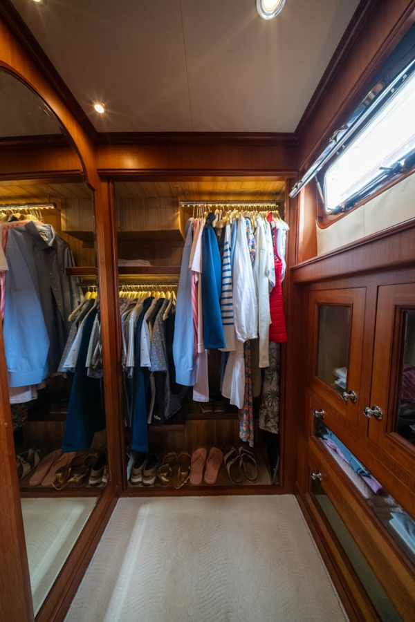 Marlow-Explorer 72E-CB 2010-FIDDLERS DREAM Malta-MSR Closet-6225432