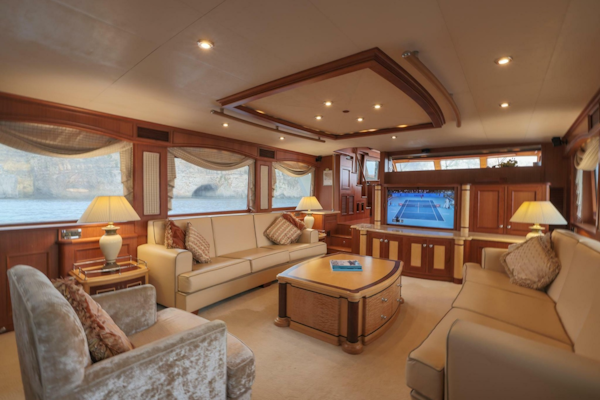 Marlow-Explorer 72E-CB 2010-FIDDLERS DREAM Malta-Salon Looking Forward-6086163