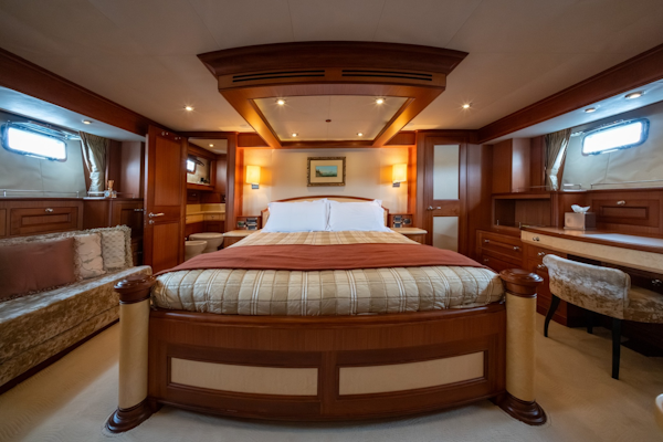 Marlow-Explorer 72E-CB 2010-FIDDLERS DREAM Malta-Master Stateroom-6225426