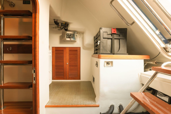 Marlow-Explorer 72E-CB 2010-FIDDLERS DREAM Malta-Transom Starboard Storage-6086197