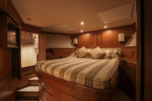 Marlow-Explorer 72E-CB 2010-FIDDLERS DREAM Malta-VIP Bed-6086189