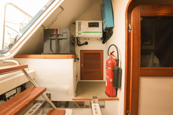 Marlow-Explorer 72E-CB 2010-FIDDLERS DREAM Malta-Transom Power Converter-6086198