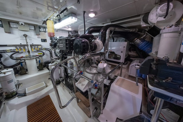 Marlow-Explorer 72E-CB 2010-FIDDLERS DREAM Malta-Engine Room-6225504