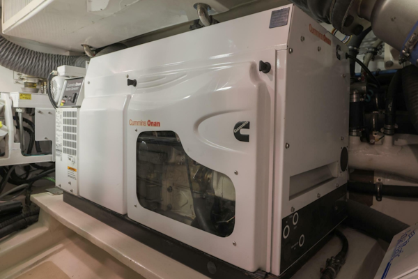 Marlow-Explorer 72E-CB 2010-FIDDLERS DREAM Malta-Generator 2-6086203