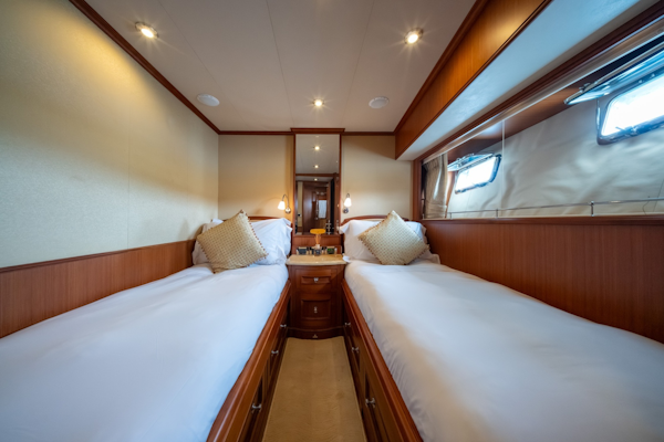 Marlow-Explorer 72E-CB 2010-FIDDLERS DREAM Malta-Twin Bunks Fwd-6225497