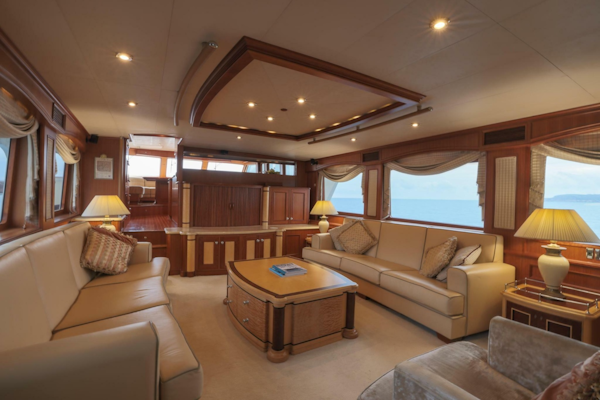 Marlow-Explorer 72E-CB 2010-FIDDLERS DREAM Malta-Salon Looking Forward-6086165