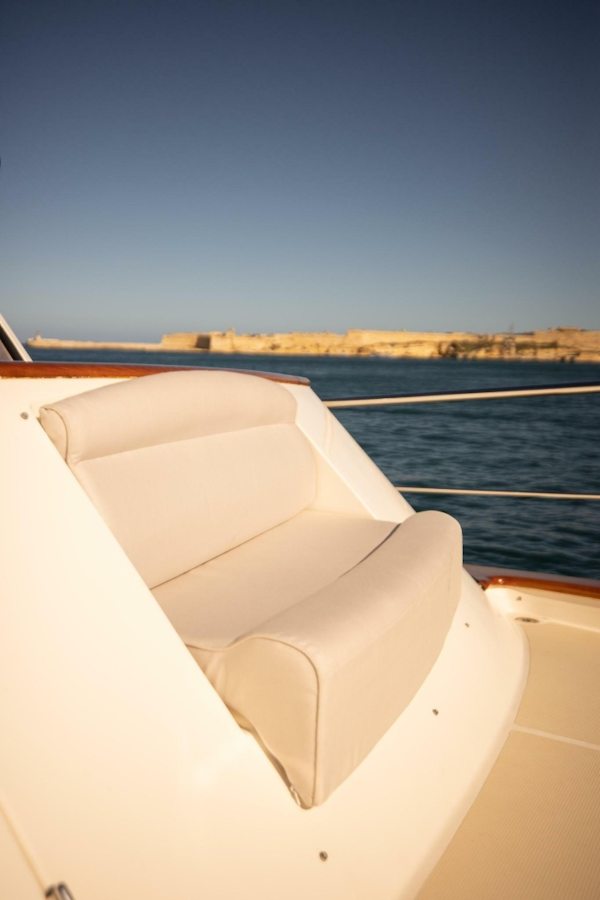 Marlow-Explorer 72E-CB 2010-FIDDLERS DREAM Malta-Port Bow Seating-6086160