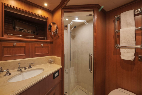 Marlow-Explorer 72E-CB 2010-FIDDLERS DREAM Malta-VIP Head-6086190