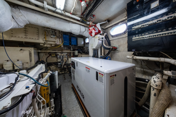 Marlow-Explorer 72E-CB 2010-FIDDLERS DREAM Malta-Generator -6225505