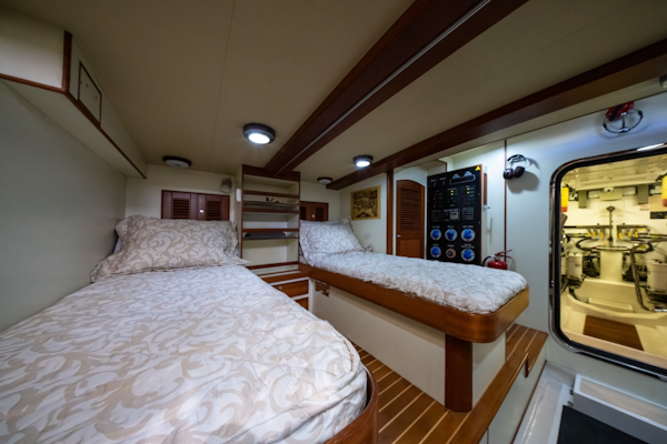 Marlow-Explorer 72E-CB 2010-FIDDLERS DREAM Malta-Crew Bunks-6225502