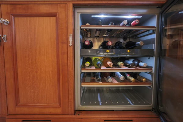 Marlow-Explorer 72E-CB 2010-FIDDLERS DREAM Malta-Wine Cooler in Salon-6086166