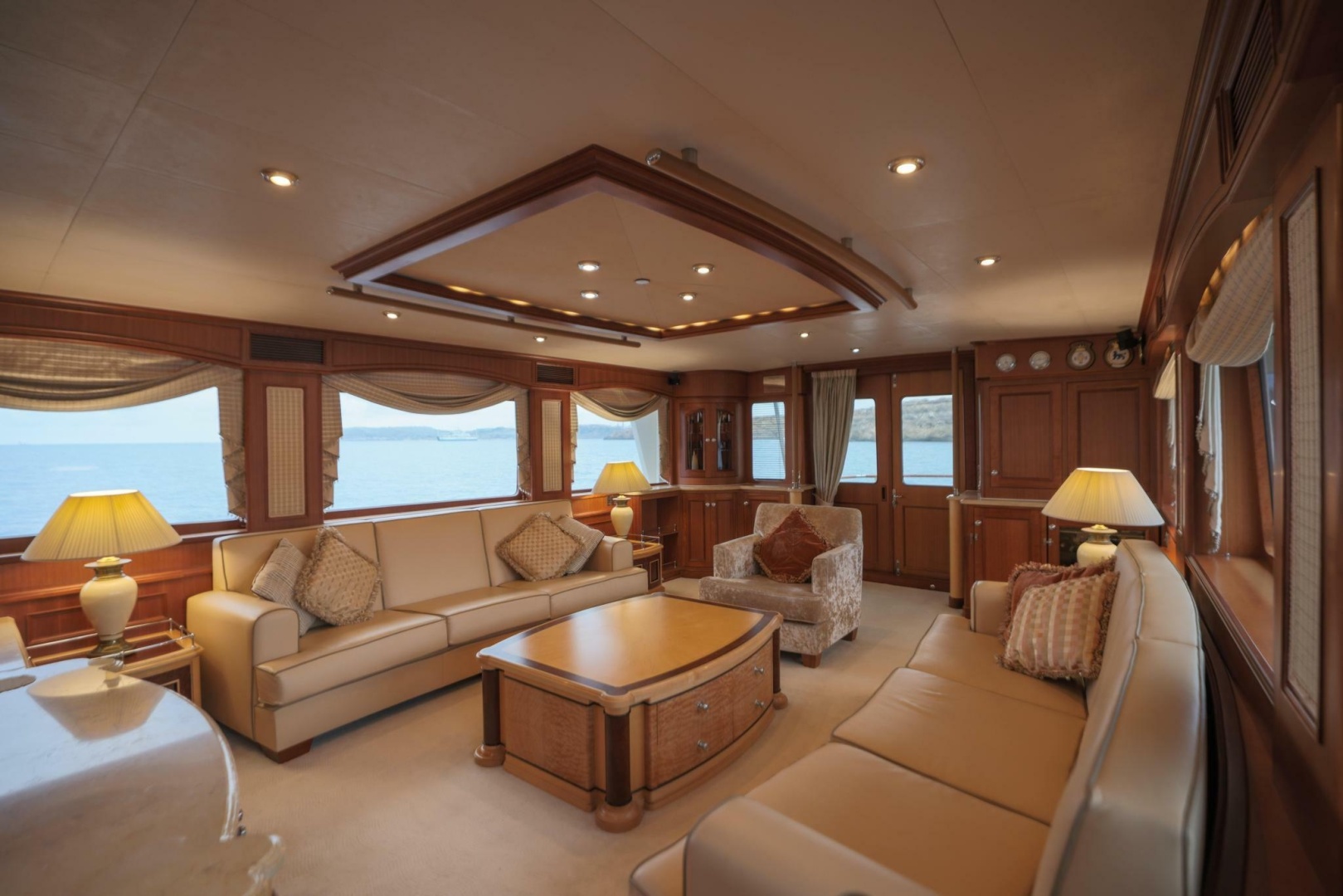 Marlow-Explorer 72E-CB 2010-FIDDLERS DREAM Malta-Salon Port Side-6086162 | Thumbnail