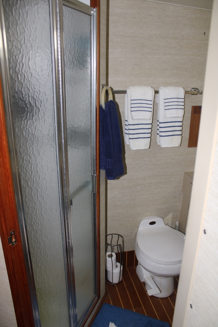 Bertram-Motor Yacht 1983-Rosalee Scottsboro-Alabama-United States-42 ft Bertram  Master Ensuite Shower-6163833 | Thumbnail