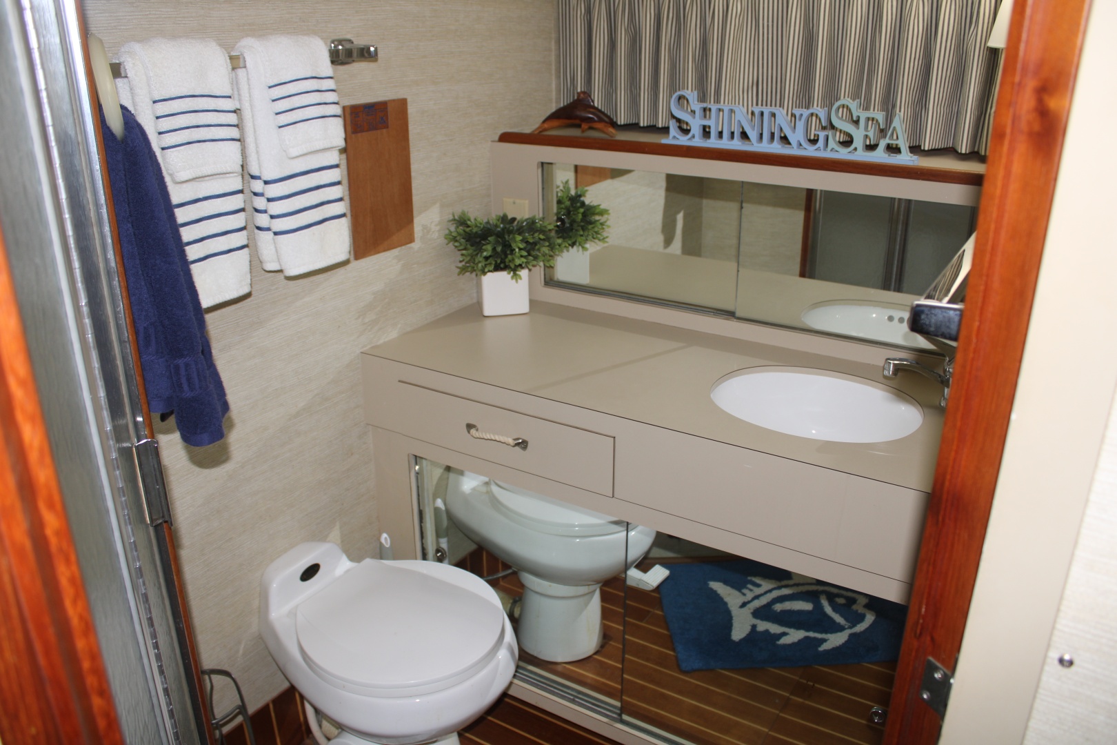 Bertram-Motor Yacht 1983-Rosalee Scottsboro-Alabama-United States-42 ft Bertram  Master Ensuite Head-6163831 | Thumbnail