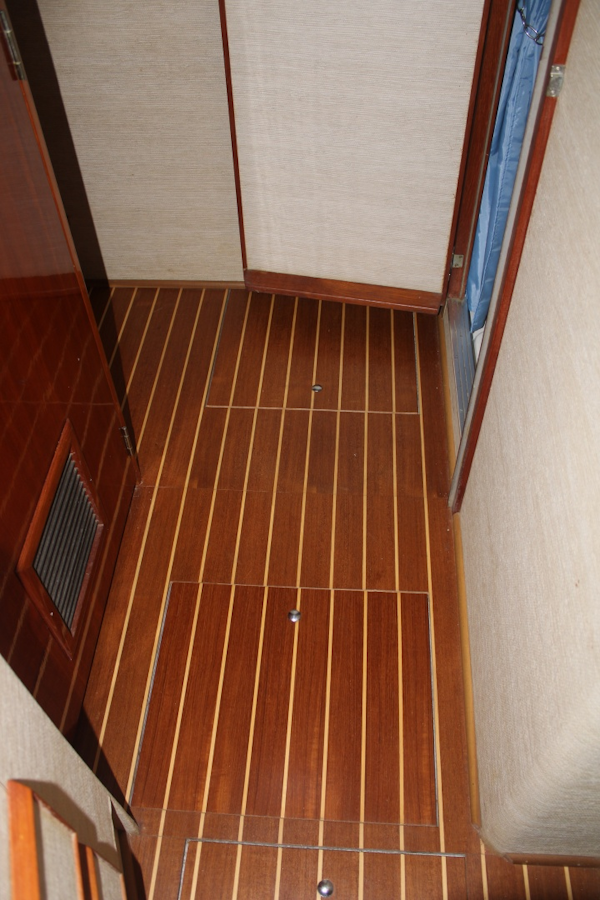 Bertram-Motor Yacht 1983-Rosalee Scottsboro-Alabama-United States-42 ft Bertram  Forward Berth Companionway-6163836