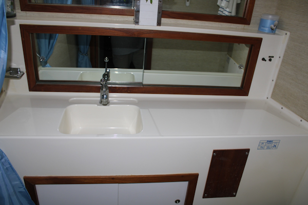 Bertram-Motor Yacht 1983-Rosalee Scottsboro-Alabama-United States-42 ft Bertram  Forward Head-6163839