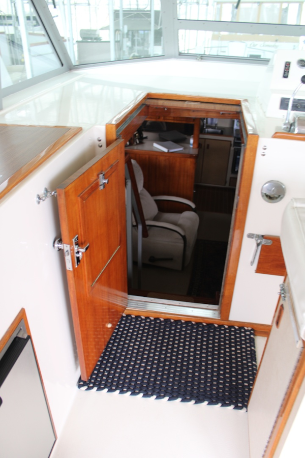 Bertram-Motor Yacht 1983-Rosalee Scottsboro-Alabama-United States-42 ft Bertram  Cabin Entryway-6163821