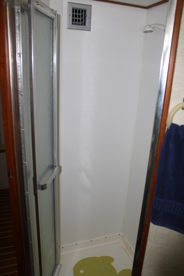 Bertram-Motor Yacht 1983-Rosalee Scottsboro-Alabama-United States-42 ft Bertram  Master Ensuite Head-6163834