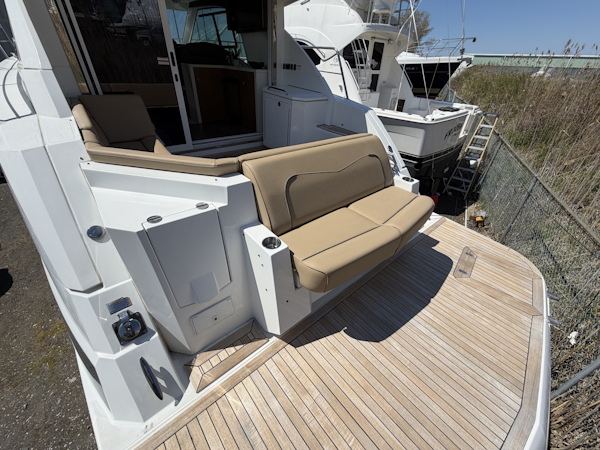 Cruisers Yachts-41 Cantius 2016 -Clinton-Connecticut-United States-6088959