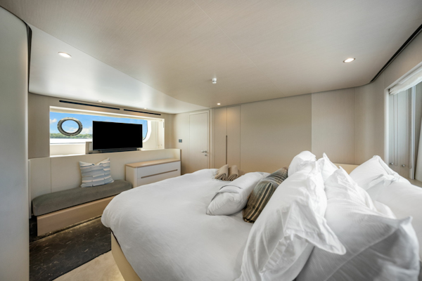 Azimut-68 FLY 2025 -Naples-Florida-United States-6089630