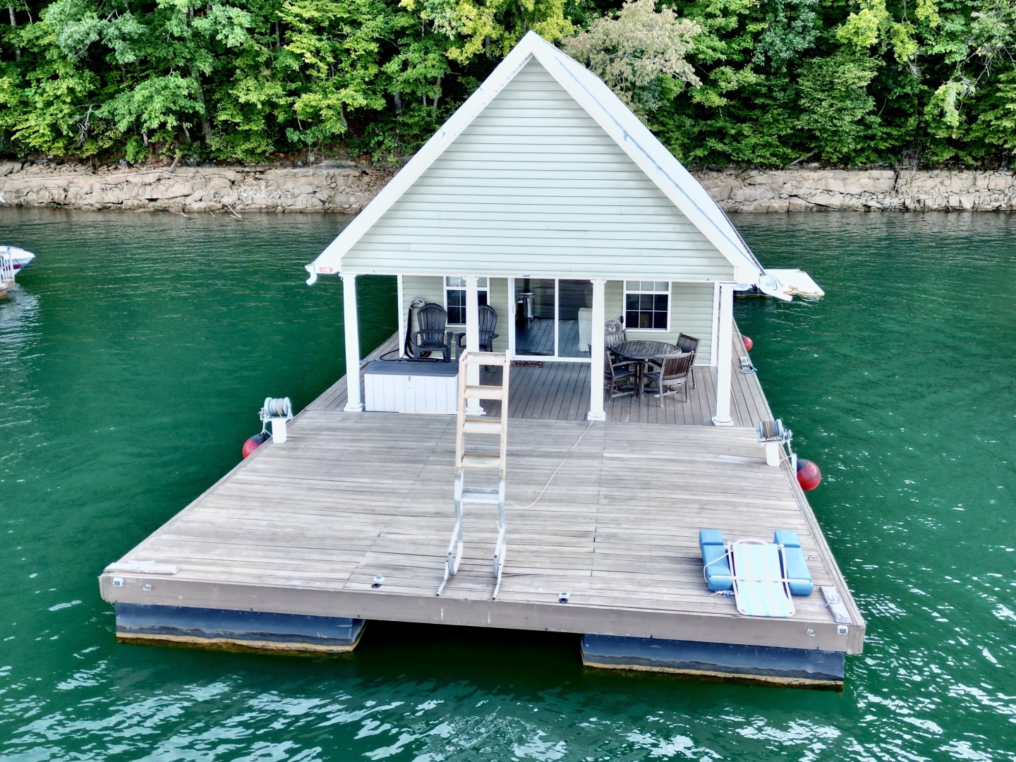 Custom-20 x 43 Floating Cabin  Approx 812sqft 2006 -Norris Lake-Tennessee-United States-6089913 | Thumbnail