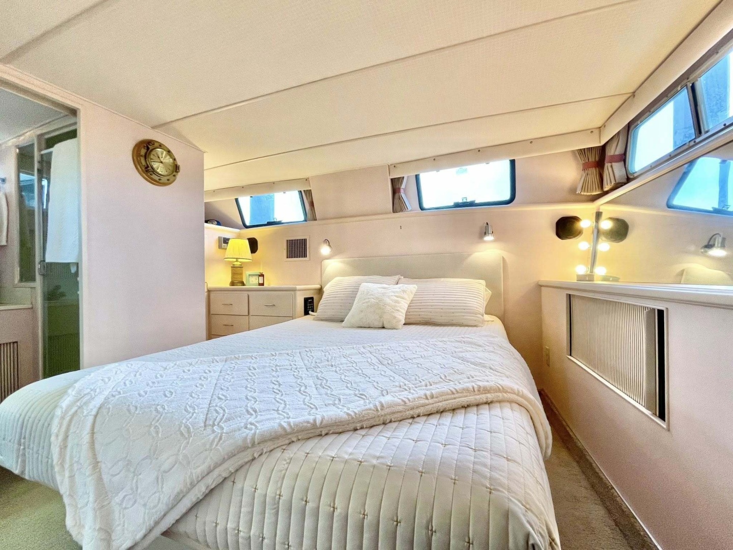 Tollycraft-Cockpit Motor Yacht 1989-ISLE OF VIEW Anacortes-Washington-United States-Owners Stateroom-6104486 | Thumbnail