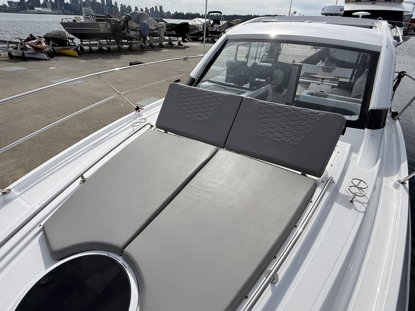 Four Winns-V355 Coupe 2022 -North Vancouver-British Columbia-Canada-6107852 | Thumbnail