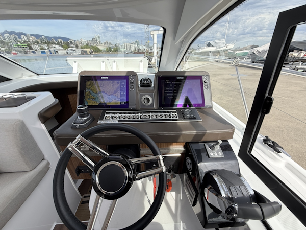 Four Winns-V355 Coupe 2022 -North Vancouver-British Columbia-Canada-6107881