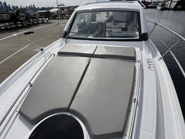 Four Winns-V355 Coupe 2022 -North Vancouver-British Columbia-Canada-6107871