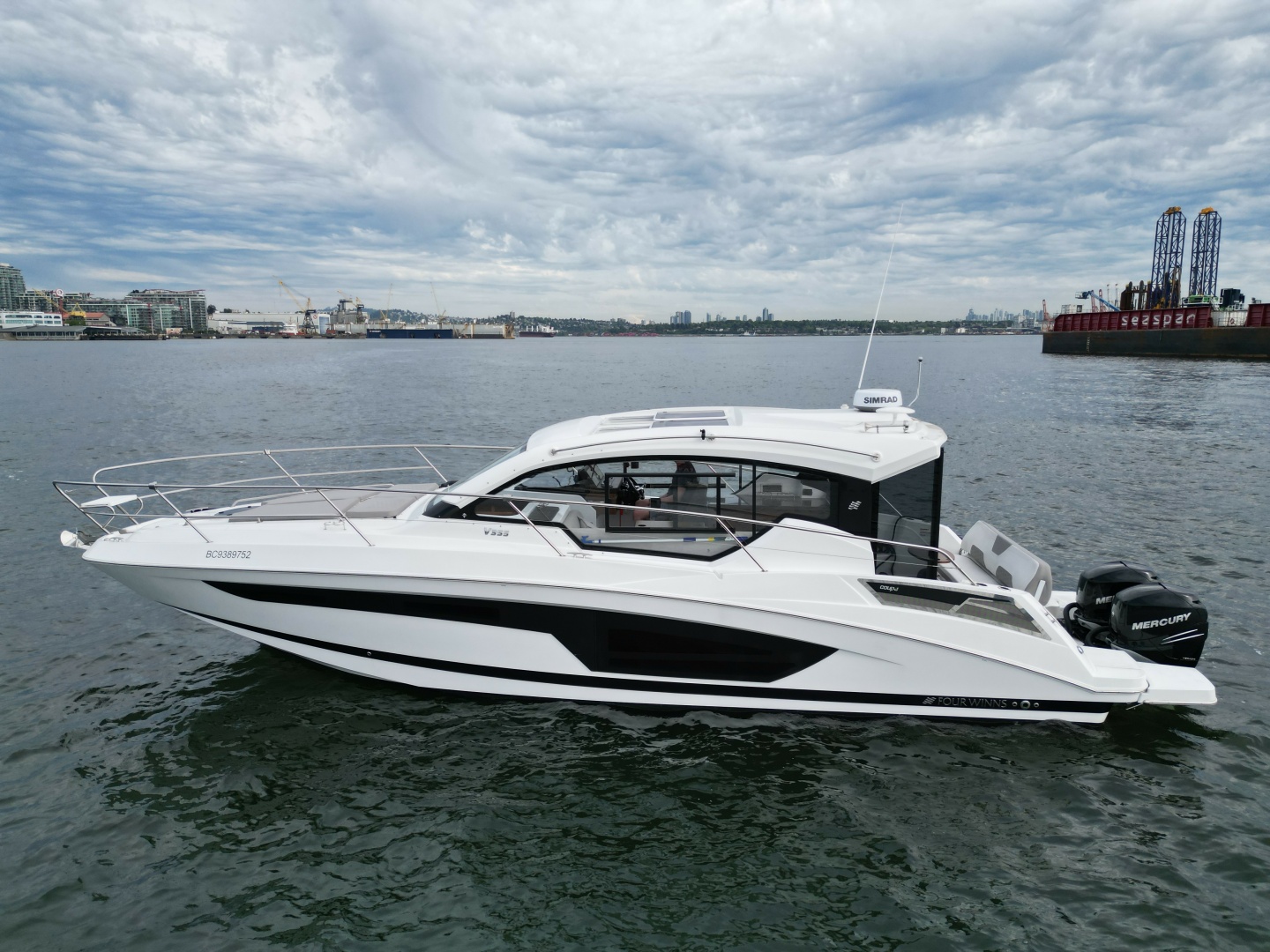 Four Winns-V355 Coupe 2022 -North Vancouver-British Columbia-Canada-6107678 | Thumbnail
