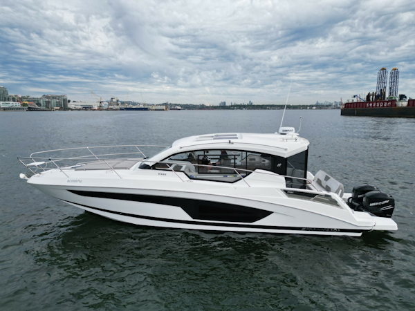 Four Winns-V355 Coupe 2022 -North Vancouver-British Columbia-Canada-6107678