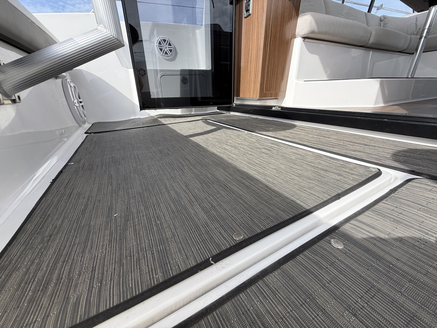 Four Winns-V355 Coupe 2022 -North Vancouver-British Columbia-Canada-6107918 | Thumbnail