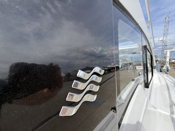 Four Winns-V355 Coupe 2022 -North Vancouver-British Columbia-Canada-6107899