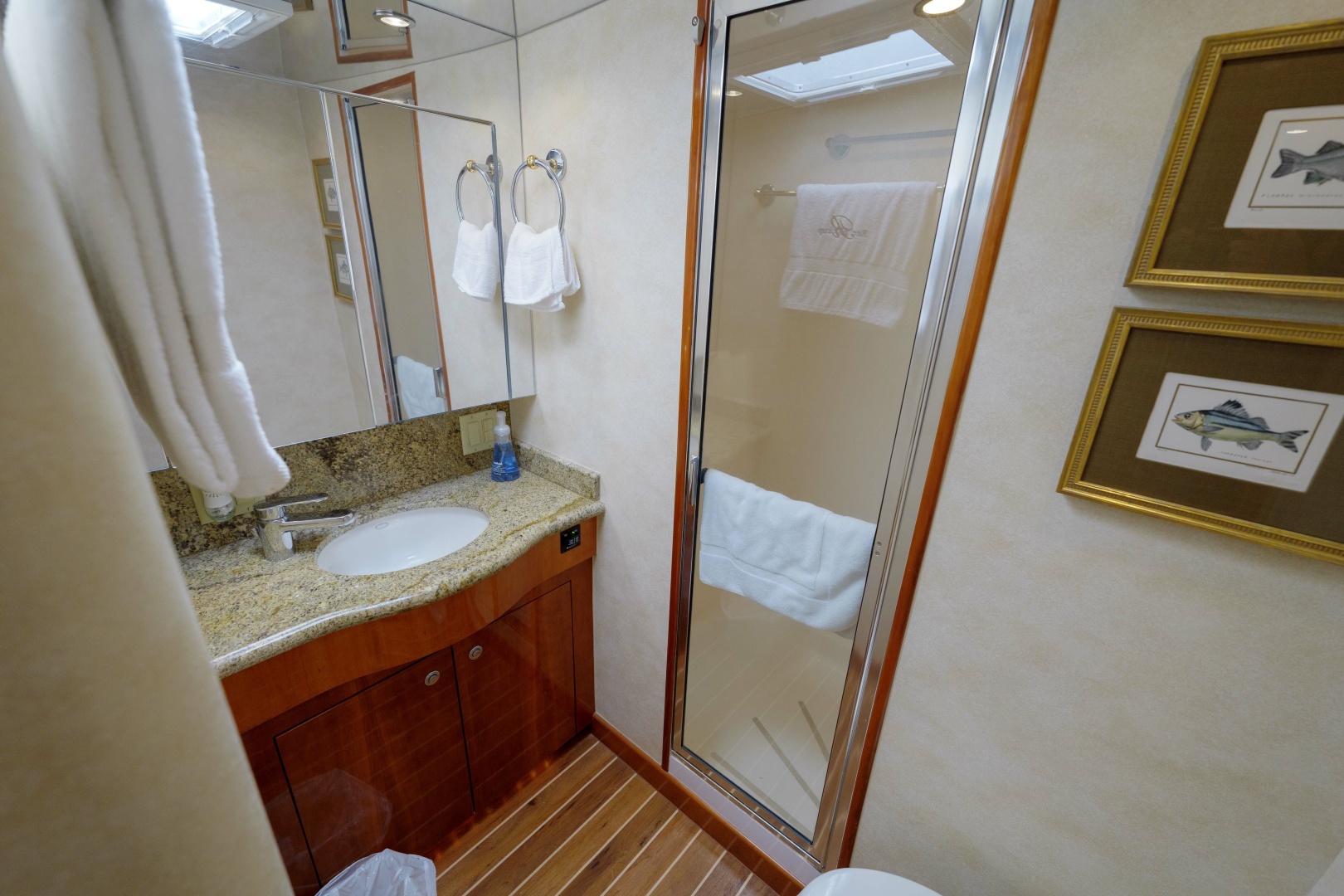 Hatteras-60 Convertible 2002-Reel Hook Up Charleston-South Carolina-United States-Hatteras 60 Reel HookUp  Interior Stateroom Head-6109238 | Thumbnail