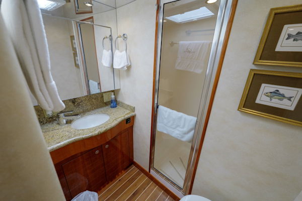 Hatteras-60 Convertible 2002-Reel Hook Up Charleston-South Carolina-United States-Hatteras 60 Reel HookUp  Interior Stateroom Head-6109238